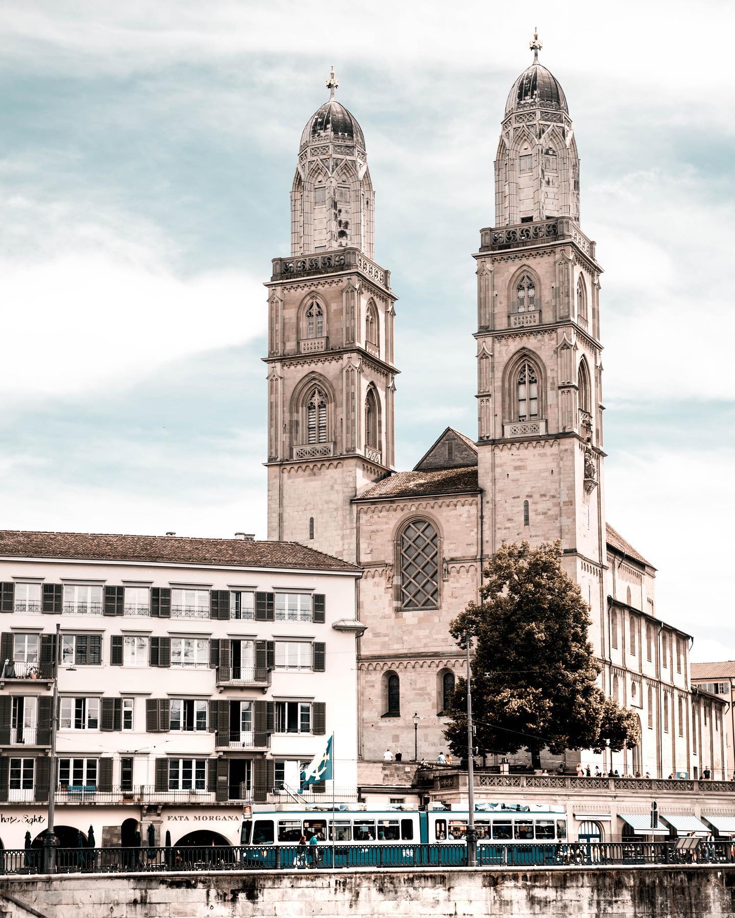 📍 Location/Emplacement: Zürich, Switzerland  📷 Camera/Appareil: Canon EOS 6D Mark II, Canon EF24-70mm f/2.8 II USM
.
.
.
.
.
.
.
.
.
.
.
.
.
 #ic_architecture #icu_architecture #jj_architecture #creative_architecture #arkiromantix #tv_architectural #lookingup_architecture #unlimitedcities #arquitecturamx #excellent_structure #sky_high_architecture #architecture_greatshots #minimal_lookup #diagonal_symmetry  #inlovewithswitzerland #exploremyswitzerland #igersswitzerland #ig_switzerland #canonphotos #canoneos #canonrebel  #igersswitzerland #myswitzerland
