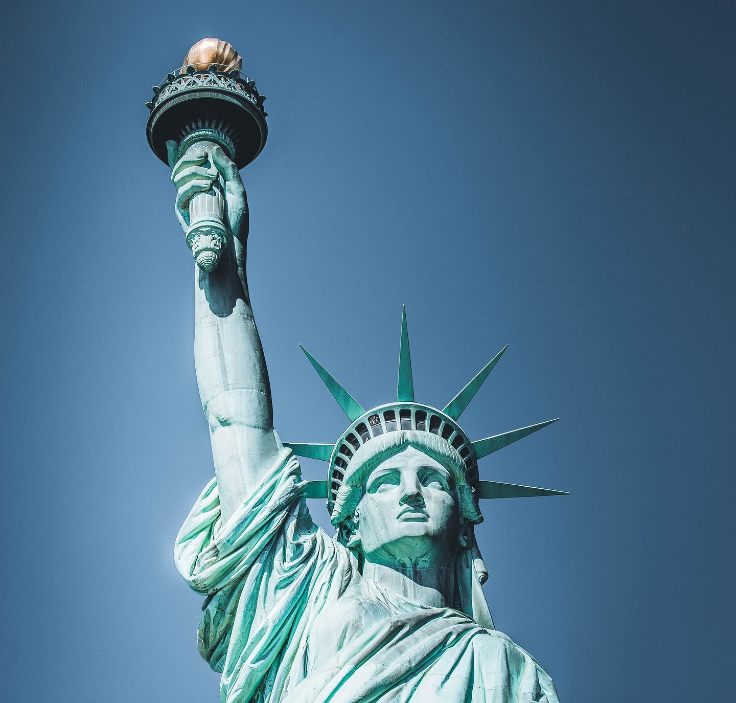 📍 Location/Emplacement: New York, USA 🇺🇸  📷 Camera/Appareil: Canon EOS 6D Mark II, Canon EF24-70mm f/2.8 II USM
.
.
.
.
 #ic_architecture #icu_architecture #jj_architecture #creative_architecture #arkiromantix #tv_architectural #lookingup_architecture #unlimitedcities #arquitecturamx #excellent_structure #sky_high_architecture #architecture_greatshots #minimal_lookup #diagonal_symmetry #art_chitecture_ #tv_leadinglines #rustlord_archdesign #ptk_architecture #archi_features  #nycprimeshot #what_i_saw_in_nyc #ig_nycity #ig_great_shots_nyc #icapture_nyc #unlimitednewyork #canonphotos #canonrebel #canonphotographer #flyswiss