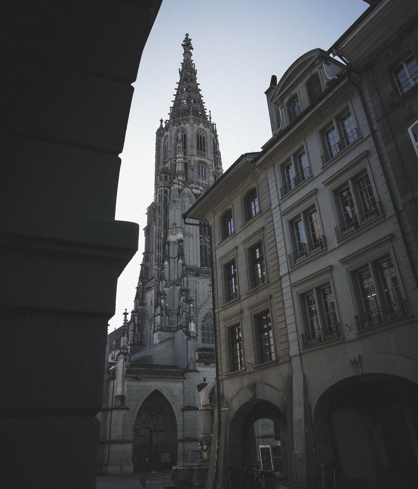 📍 Location/Emplacement: Bern, Switzerland  📷 Camera/Appareil: Canon EOS 6D Mark II, Canon EF24-70mm f/2.8 II USM
.
.
.
.
.
.
.
.
.
.
.
.
.
 #ic_architecture #icu_architecture #jj_architecture #creative_architecture #arkiromantix #tv_architectural #lookingup_architecture #unlimitedcities #arquitecturamx #excellent_structure #sky_high_architecture #architecture_greatshots #minimal_lookup #diagonal_symmetry  #inlovewithswitzerland #exploremyswitzerland #igersswitzerland #ig_switzerland #canonphotos #canoneos #canonrebel  #igersswitzerland #myswitzerland #pexels