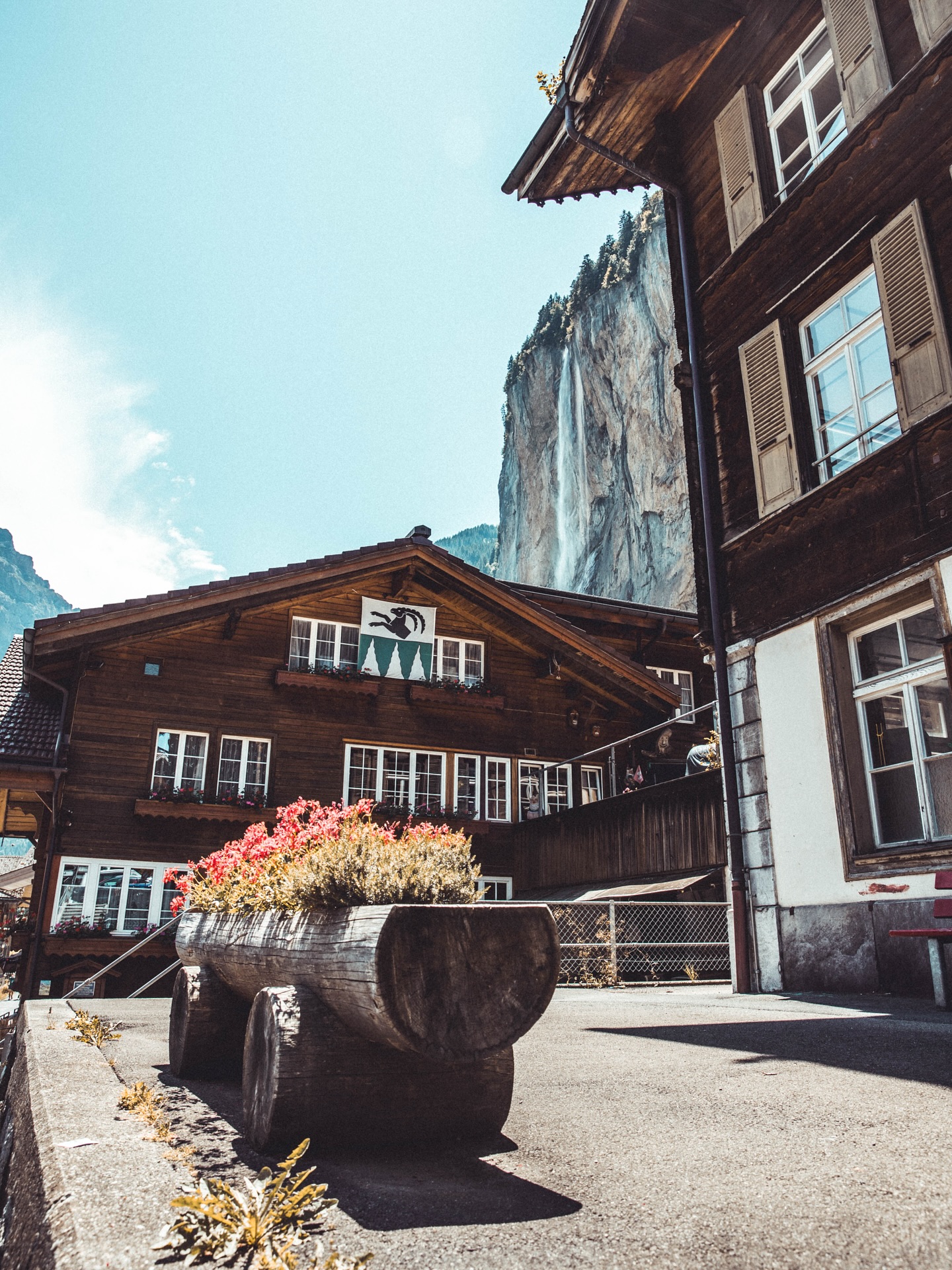 📍 Location/Emplacement: Lauterbrunnen, Switzerland
📷 Camera/Appareil: #Canon EOS 6D Mark II, Canon EF24-70mm f/2.8 II USM
.
.
.
.
.
.
.
.
.
.
.
.
.
#switzerland
#swiss
#thunersee
#lakethun
#nature
#bern
#beautifuldestinations
#schweiz
#visitswitzerland
#wonderful_places
#switzerland_vacations
#berneroberland
#swissmonamour
#travel
#swissalps
#blickheimat
#earthofficial
#master_shots
#best_worldplaces
#divine_worldplaces
#inlovewithswitzerland
#myswitzerland
#interlaken
#lauterbrunnen
#madeinbern
#suisse
#switzerlandpictures
#landscape
#discover_europe_
#interlaken